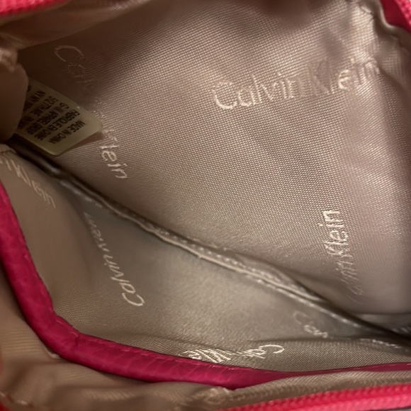 NWOT Hot Pink Calvin Klein Leather Wristlet D1 - Picture 5 of 7